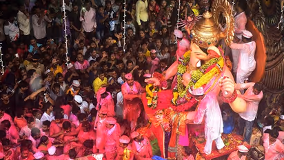 ಗಂಗಾವತಿ : ಗಣಪತಿ ವಿಸರ್ಜನೆ ವೇಳೆ ಗಲಾಟೆ, ಯುವಕನಿಗೆ ಚಾಕು ಇರಿತ, ಮೂವರ ಮೇಲೆ ಹಲ್ಲೆ..!