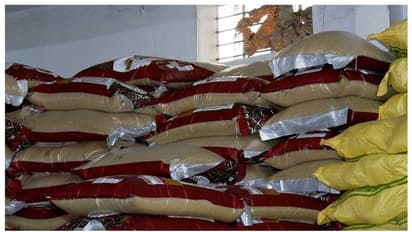 പൊടി പച്ചരിയുടെ കയറ്റുമതി നിരോധിച്ചു, ബസുമതി ഒഴികെയുള്ള അരിക്ക് 20 % കയറ്റുമതി ചുങ്കം