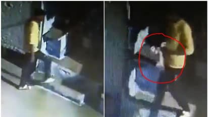 പതുങ്ങിയെത്തും, സ്ത്രീകളുടെ അടിവസ്ത്രവുമായി മുങ്ങും; സിസിടിവിയില്‍ കുടുങ്ങി യുവാവ്