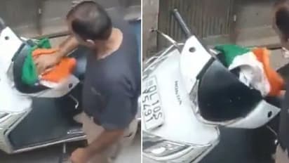 ರಾಷ್ಟ್ರಧ್ವಜದಲ್ಲಿ ಸ್ಕೂಟಿ ಸ್ವಚ್ಛಗೊಳಿಸಿದವ ಅಂದರ್: ವಿಡಿಯೋ ವೈರಲ್‌