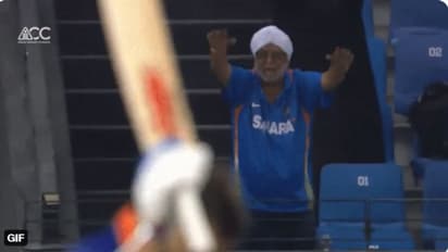 കോലിയുടെ സെഞ്ചുറി പോലെ മനോഹരം; ഇതിലും വലിയൊരു ആരാധകനില്ല ലോകത്ത്- വൈറലായി വീഡിയോ 