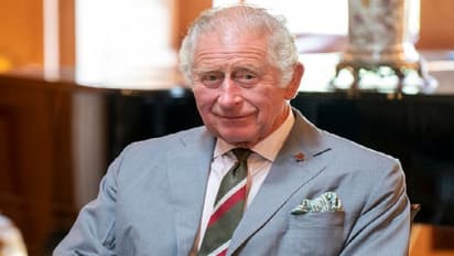 किंग चार्ल्स III को अब पासपोर्ट-लाइसेंस की कोई जरुरत नहीं, रॉयल फैमिली हेड कैसे करता है विदेश यात्रा?