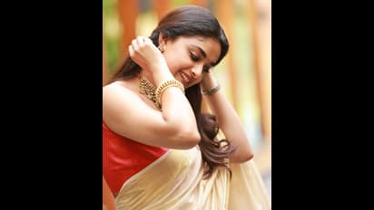 உதயநிதி மற்றும் 'மாமன்னன்' பட குழுவுக்கு விருந்து வைத்து...  ஓணம் கொண்டாடிய கீர்த்தி சுரேஷ்..! வைரல் கிளிக்ஸ்!