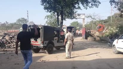 धनबाद में एक साथ दो शव मिलने से सनसनी...आर्थिक तंगी के कारण घर में होता रहता था झगड़ा, अब मिली डेड बॉडी