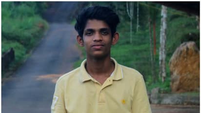 നായ കുറുകെച്ചാടി, നിയന്ത്രണം വിട്ട ഓട്ടോറിക്ഷ മറിഞ്ഞ് യുവാവ് മരിച്ചു 