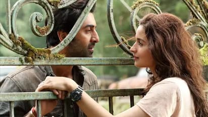 প্রথম দিন ৩৬ কোটি আয় করে 'সঞ্জু'-কে টেক্কা দিল 'ব্রহ্মাস্ত্র', আলিয়া ও রণবীরের রোম্যান্সই কি ছবির মূল ইউএসপি ?