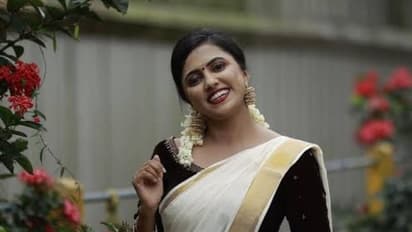 മഞ്ജിമയുടെ വീട്ടിലേക്ക് 'പറന്നെത്തി' ശ്രീവിദ്യ; വീഡിയോ വൈറലാക്കി ആരാധകര്‍