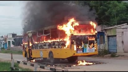 రోడ్డు ప్రమాదంలో యువకుడి మృతి… కోపోద్రిక్తులైన స్థానికులు.. బస్సుకు నిప్పు