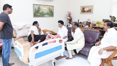 இயக்குனர் பாரதிராஜாவை நேரில் சந்தித்து நலம் விசாரித்த முதலமைச்சர் ஸ்டாலின்!