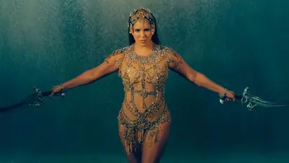 மாயசேனாவாக சன்னி லியோன்.. தமிழ் கற்றுக் கொடுத்த இயக்குனர்