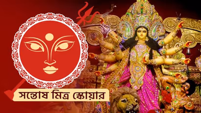 প্রবল ভিড়-ধাক্কাধাক্কি, এই প্রথম বন্ধ করে দেওয়া হল সন্তোষ মিত্র স্কোয়ারের পুজো