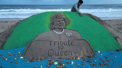 సైకత శిల్పంతో క్వీన్ ఎలిజబెత్-IIకు నివాళి..ఎక్కడంటే?