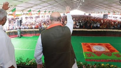 রাহুলের টি-শার্টের সমালোচনায় অমিত শাহ, ইতিহাস পড়ার পরামর্শ কংগ্রেস নেতাকে 