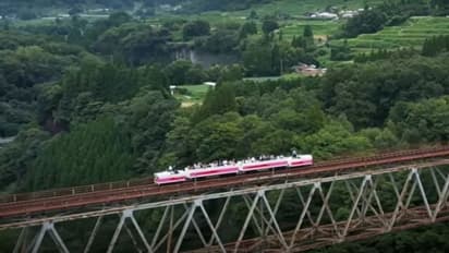 नया ईंधन! ट्रेन चलती है तो आसपास रेस्त्रां के किचन में बन रहे चटपटे व्यंजन की खुशबू जैसी फैल जाती है