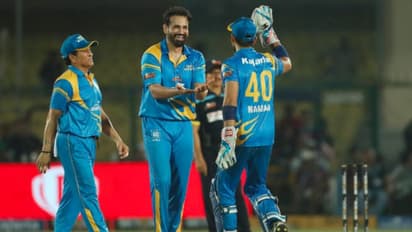 ব্য়াটে-বলে দুরন্ত ভারতে প্রাক্তনরা, প্রোটিয়াদের হারাল ৬১ রানের বড় ব্যবধানে 