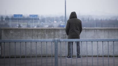 लड़की को Love You बोल 18 साल के छात्र ने छत से लगा दी छलांग, जानें सुसाइड का खौफनाक सच