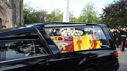 வரலாற்று தருணம்... பால்மோரவில் இருந்து புறப்பட்டது ராணி இரண்டாம் எலிசபெத்தின் உடல்!!