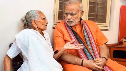 मां को सबसे बड़ा गुरु मान सम्मानित करने वाले थे मोदी, हीराबेन ने धांसू जवाब देकर किया था इनकार