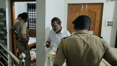 പാലക്കാട് കൂറ്റനാട് രണ്ട് വീടുകൾ കവർച്ച നടത്തിയ നിലയിൽ