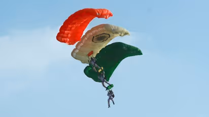 5 top destinations for paragliding in India