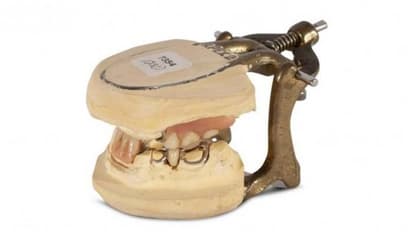 ടൈ കോബിന്റെ പല്ലുകൾ ഓൺലൈനിൽ ലേലത്തിന്