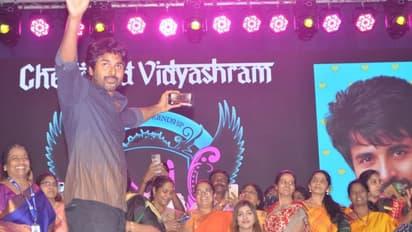 பிரபல நடிகையுடன் பள்ளிவிழாவில் கலந்து கொண்டு மாணவர்களிடம் மன்னிப்பு கேட்ட சிவகார்திகேயன்..!ஏன்..?