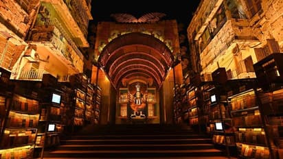 কলকাতার অন্যতম নামজাদা পুজো মণ্ডপ বেলেঘাটা ৩৩ পল্লী 'চুপকথা'-য় কি জানাতে চাইছে, জানতে হলে অবশ্যই ঢুঁ মারতে হবে