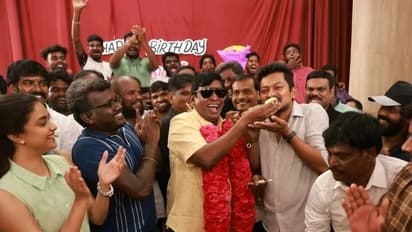 கீர்த்தி சுரேஷ் - உதயநிதியுடன் பிறந்தநாள் கொண்டாடிய வைகை புயல் வடிவேலு.! வைரலாகும் போட்டோஸ்..!