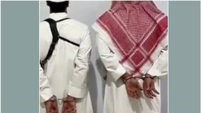 ഓടുന്ന കാറില്‍ തോക്കുമായി നൃത്തം; രണ്ട് യുവാക്കള്‍ പിടിയില്‍, വീഡിയോ