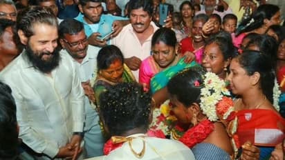 ഒളിമാരനെ മറന്നില്ല വിക്രം; മരണമടഞ്ഞ സഹായിയുടെ മകന്റെ വിവാഹത്തിന് താലി കൈമാറാനെത്തി: വീഡിയോ