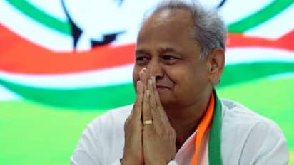 राजस्थान के सरकारी कर्मचारियों ने कर दिया ऐसा कांड, सीएम गहलोत ने सुना तो माथा पीट लिया