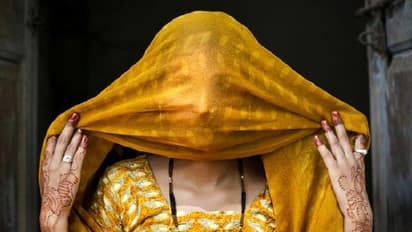 पति को जहर देकर बीवी ने लगा दी कुंडी, बाहर प्रेमी के साथ करती रही अय्याशी के कारनामे-वो अंदर तड़पता रहा