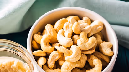 Benefits of Cashews: முந்திரி சாப்பிட்டால் ஞாபக சக்தி அதிகரிக்குமா? வாங்க தெரிஞ்சிகலாம்..!!