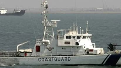 ഗുജറാത്ത് തീരത്ത് വീണ്ടും പാക് ബോട്ട്; 200 കോടിയുടെ ലഹരി വസ്തുക്കൾ പിടികൂടി