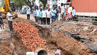 Mysuru Dasara 2022: ಮೇಯರ್ ಶಿವಕುಮಾರ್ ನಗರ ಪ್ರದಕ್ಷಿಣೆ: ಅಧಿಕಾರಿಗಳಿಗೆ ತರಾಟೆ