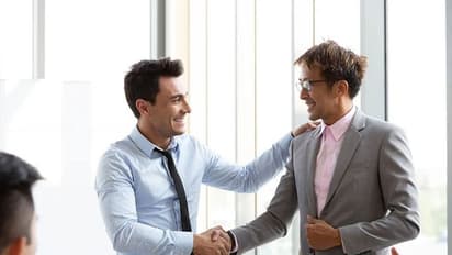 रिजाइन के बाद 6 सप्ताह का नोटिस सर्व करो और सैलरी में 10% की हाइक ले जाओ, वायरल हुआ कंपनी का ऑफर