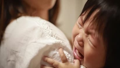 इस एक ट्रिक से 5 मिनट में रोता हुआ बच्चा सो जाएगा, माता-पिता के हेल्थ को भी होगा लाभ