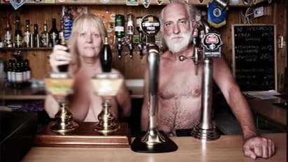 दुनिया का वो अमीर गांव, जहां हाईटेक सुविधाओं के बीच न्यूड रहना पसंद करते हैं लोग