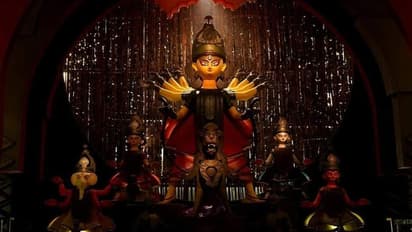 ৭৬ বছরের ইতিহাসের পুনর্নিমাণ! দুর্গা পুজোর মণ্ডপে নয়ের দশকের নস্টালজিয়া ফিরিয়ে আনছে সমাজসেবী সঙ্ঘ