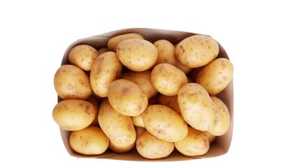 இனிமேல் உருளைக் கிழங்கு தோல்களை சீவி தூக்கிப் போட்றாதீங்க..!! அவ்வளவும் சத்துங்க..!!