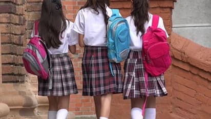 ಶುಲ್ಕ ಕಟ್ಟದ್ದಕ್ಕೆ ವಿದ್ಯಾರ್ಥಿ ಹೊರಗಿಟ್ಟ ಖಾಸಗಿ ಶಾಲೆ: ದೂರು ನೀಡಿದ್ರೂ ಕೇಸ್ ಇಲ್ಲ