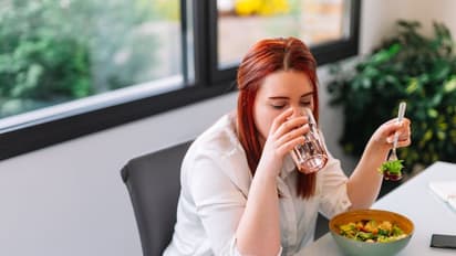 ഭക്ഷണത്തോടൊപ്പം വെള്ളം കുടിക്കുന്നത് നല്ല ശീലമാണോ? 