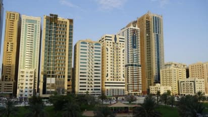 യുഎഇയില്‍ 13-ാം നിലയിലെ ജനലില്‍ തൂങ്ങിക്കിടന്ന കുട്ടിയെ അയല്‍വാസികള്‍ വാതില്‍ പൊളിച്ച് രക്ഷപ്പെടുത്തി