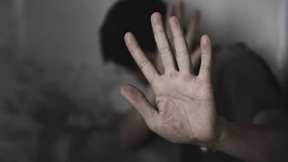 ഭാര്യയെയും മകനെയും ആസിഡ് ആക്രമണം, കുത്തി പരിക്കേൽപിച്ചു; 52കാരന് 12 വർഷം തടവും പിഴയും; വിധി 6 വർഷത്തിന് ശേഷം 