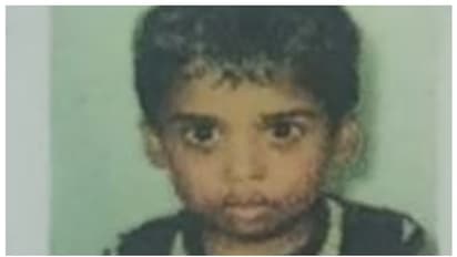 ഇരട്ടക്കുട്ടികളുമായി സ്കൂട്ടറില് യാത്ര, തെന്നിവീണു,സ്കൂട്ടറിന് അടിയില്പ്പെട്ട് കുട്ടികളില് ഒരാള് മരിച്ചു