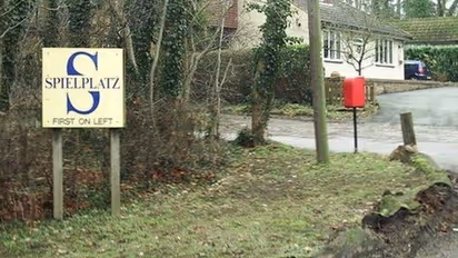 90 ஆண்டுகளாக மாறாத பண்பாடு நிர்வாணமாக வாழும் கிராம மக்கள்..!!