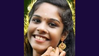 കൊല്ലത്ത് യുവ അഭിഭാഷക തൂങ്ങിമരിച്ച നിലയിൽ: ഗാര്ഹിക പീഡനം മൂലമുള്ള മരണമെന്ന് കുടുംബം