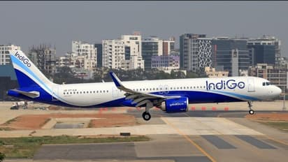 விமானத்தின் கழிவறையில் சிக்கிய ரூ.1 கோடி மதிப்புள்ள 3 கிலோ தங்க கட்டிகள்.. எங்கு..? எப்போது..? 