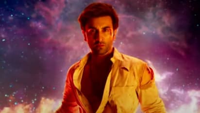 ബോളിവുഡിനെ കരകയറ്റി 'ബ്രഹ്മാസ്ത്ര', 300 കോടി കടന്ന് ആഗോളതലത്തില് കളക്ഷനില് ഒന്നാമത്