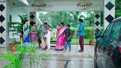 Devatha: రుక్మిణి నడుము ఫోటోలు తీసిన మాధవ్.. అది చూసి చెంప పగలగొట్టిన జానకమ్మ!!